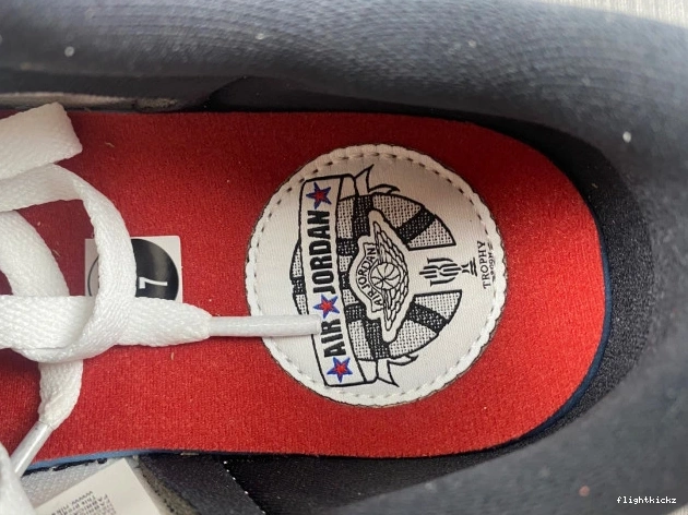 ROOM TROPHY X LOW 'RED OG 1 AIR FN0432-017 BLACK' JORDAN 1203